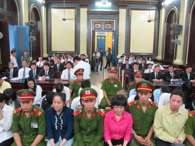 
Huỳnh Thị Huyền Như c&ugrave;ng c&aacute;c đồng phạm
