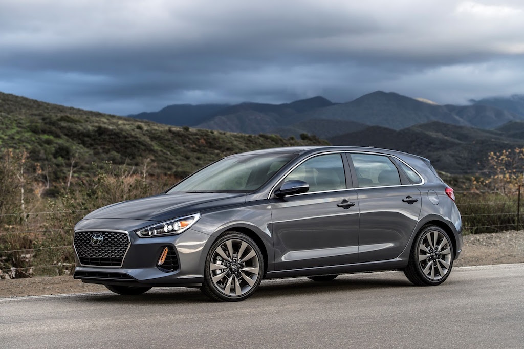 Xe gia đình Hyundai Elantra GT ra mắt