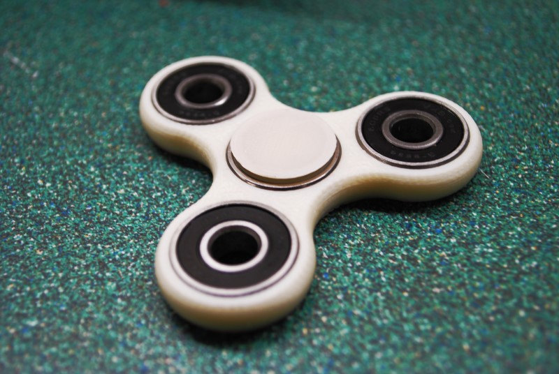 Doanh nhân 17 tuổi phát tài nhờ đồ chơi spinner - Ảnh 1.