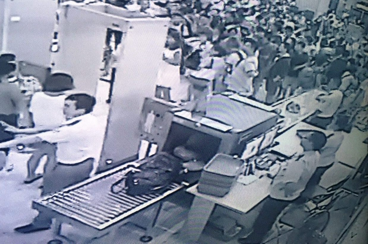 Khách Trung Quốc lại làm rối sân bay Cam Ranh
