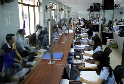 Chuyển việc 5 hải quan để xác minh thông tin nhận tiền "bôi trơn"