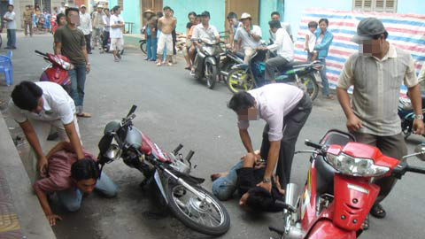 Cướp tháo chạy bạt mạng, tông một người nguy kịch