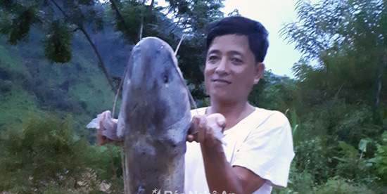 Đổi đời nhờ săn cá ở Bản Vẽ