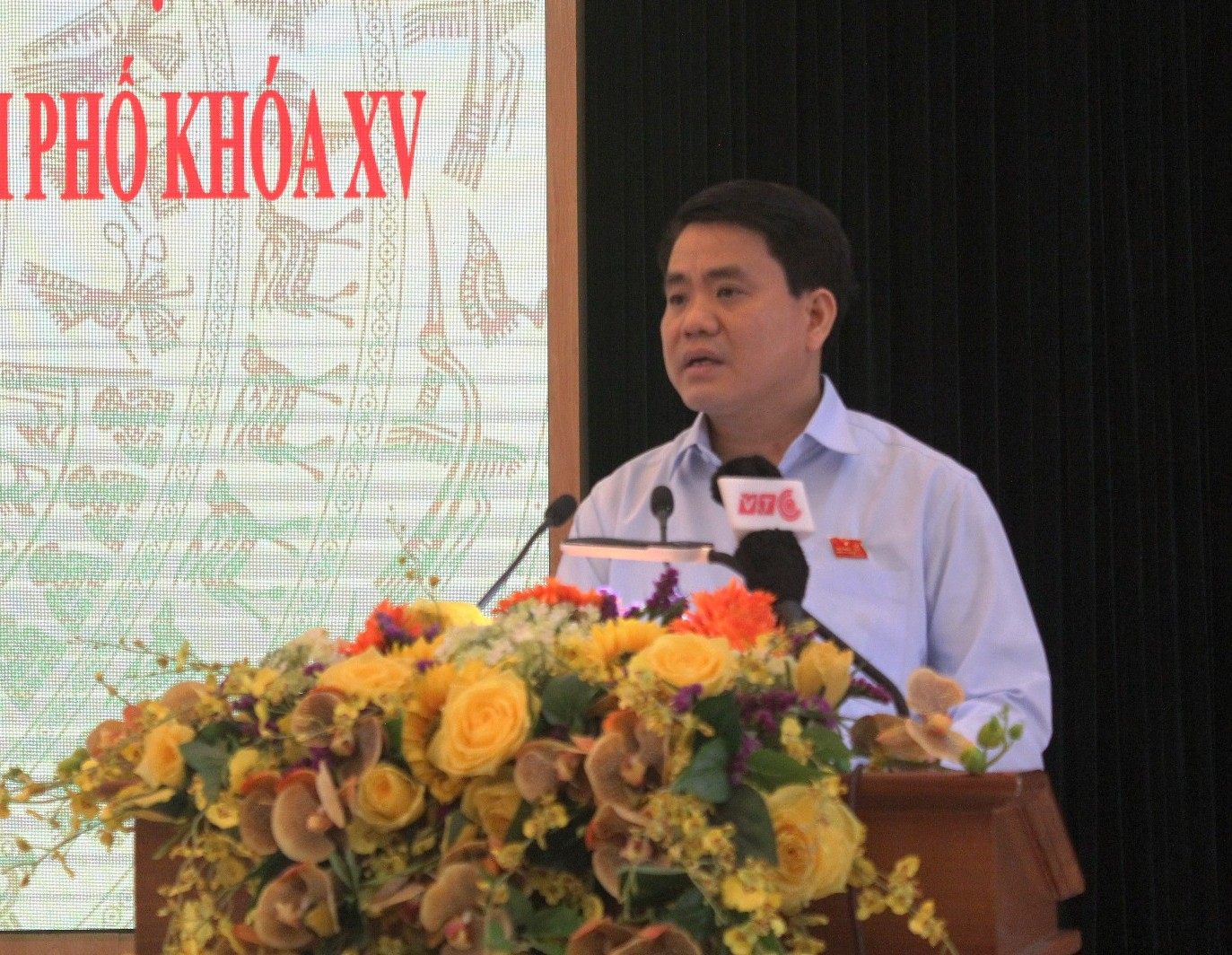 Chủ tịch Nguyễn Đức Chung: Không thể trồng xà cừ trên phố