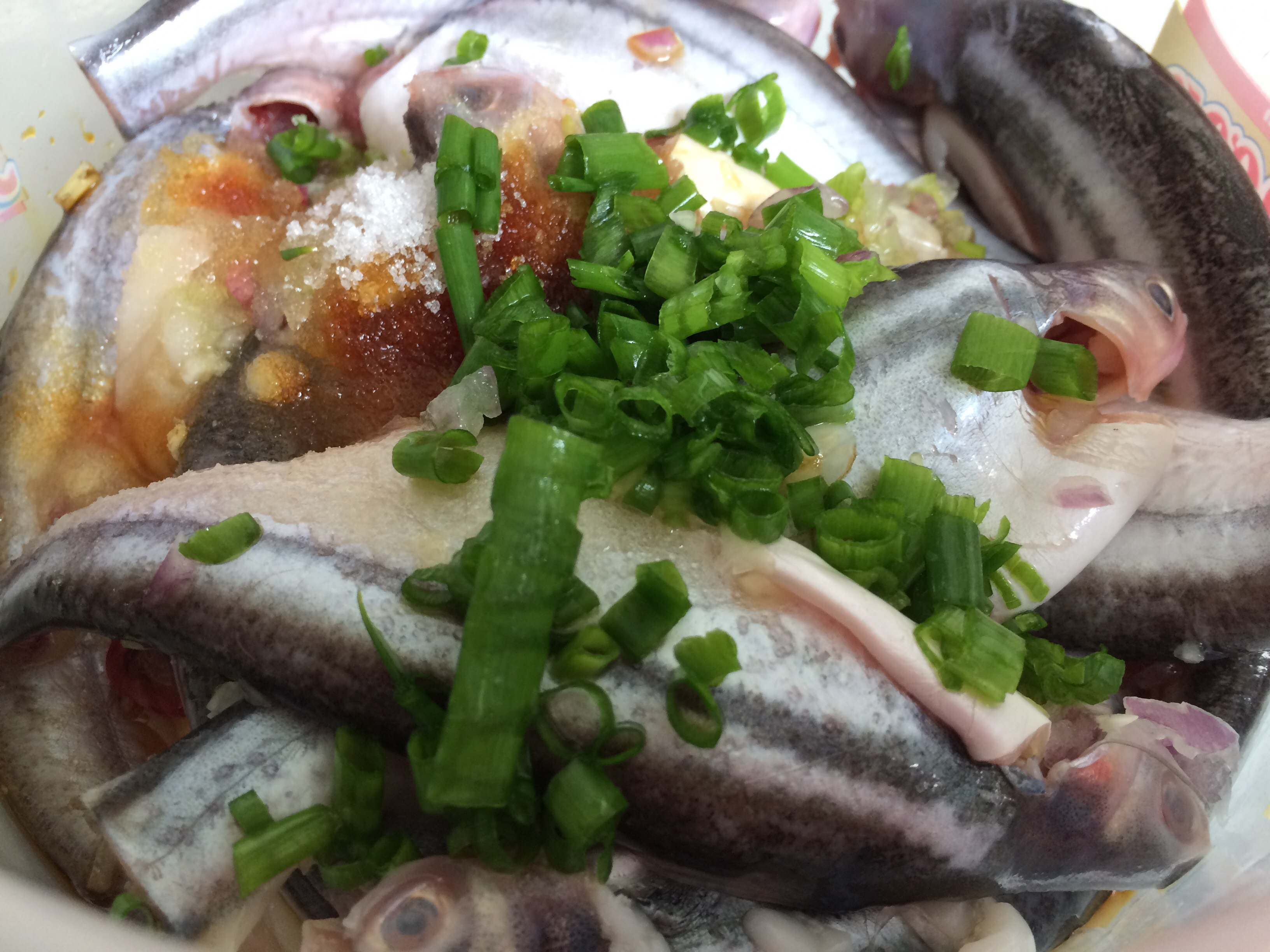 Ướp cá cùng gia vị