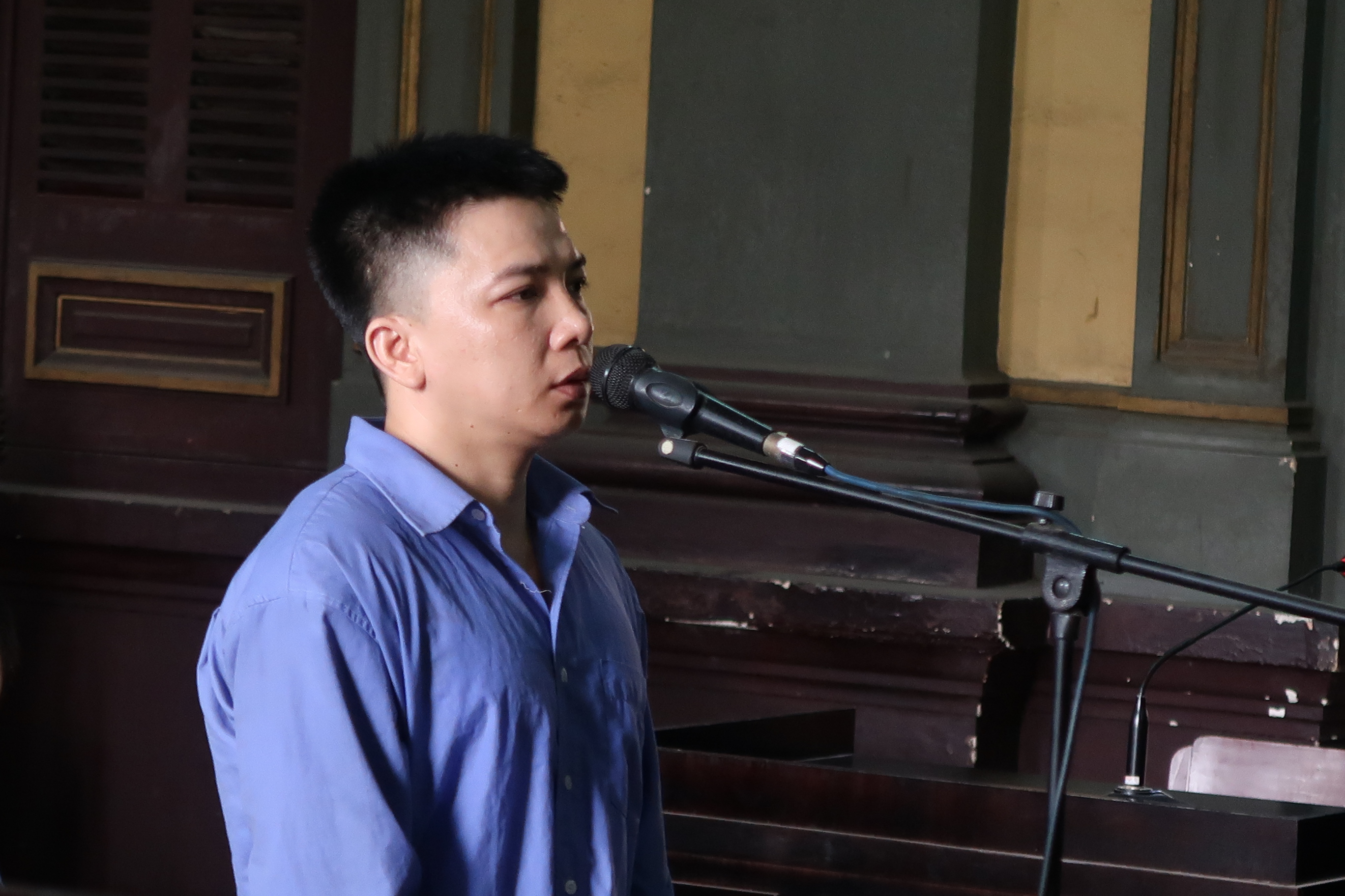 Mù quáng nghe lời vợ