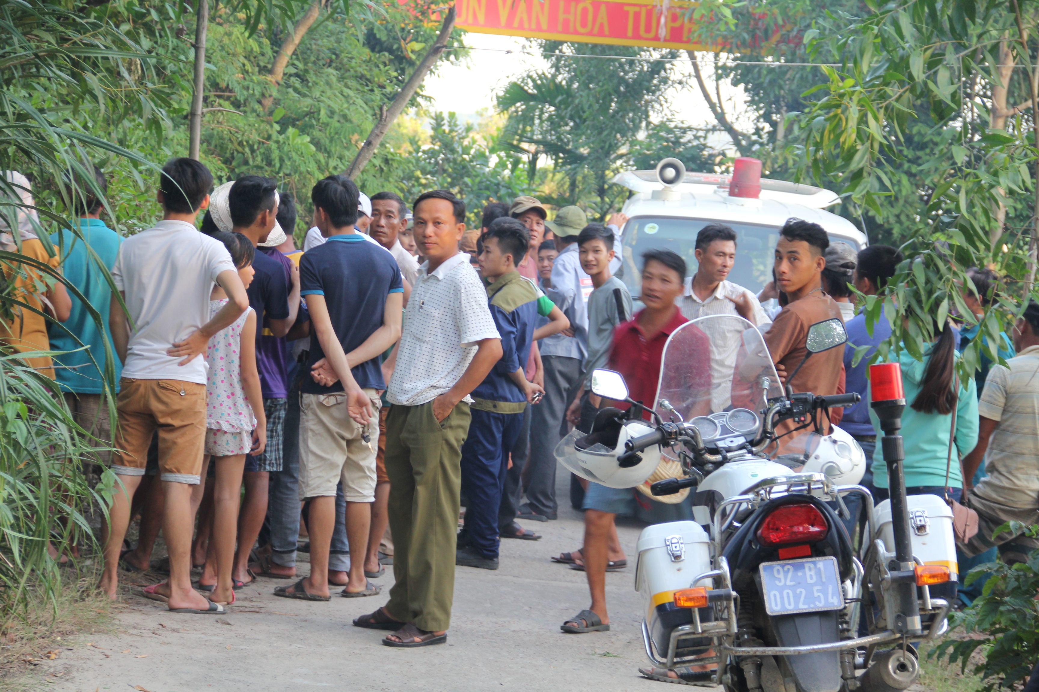 Ham tổ chim trên cột điện, người đàn ông chết cháy - Ảnh 2.