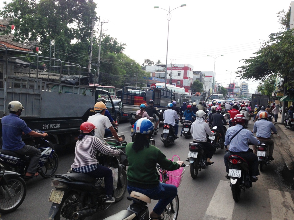 
Trước ch&ugrave;a Long Sơn
