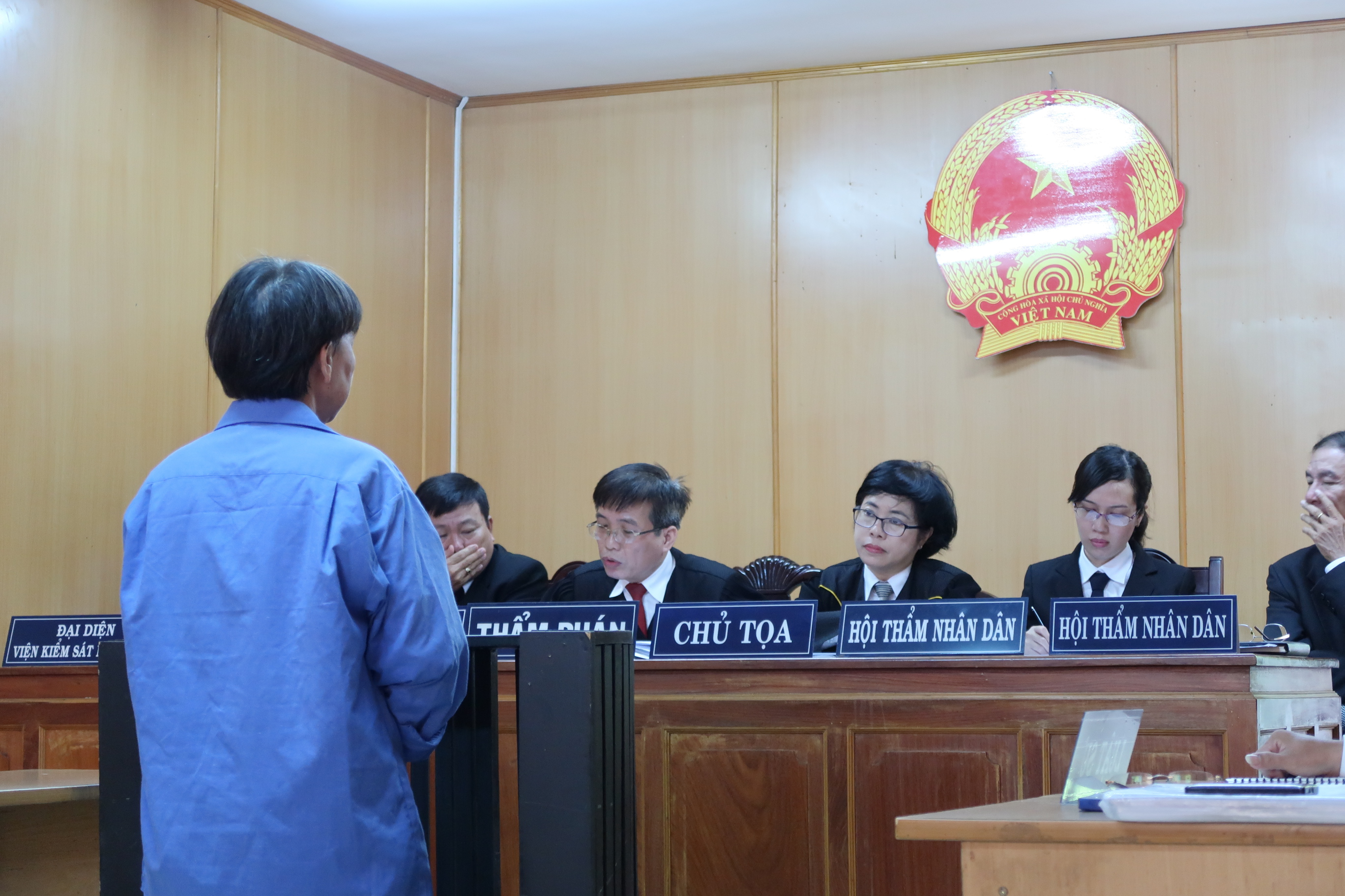 Sa lưới sau 14 năm "hóa trang" thành người khác