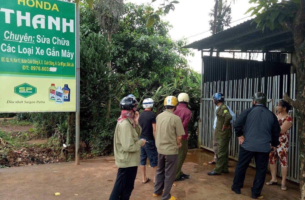Đột nhập, dùng búa tấn công chủ tiệm sửa xe máy - Ảnh 1.