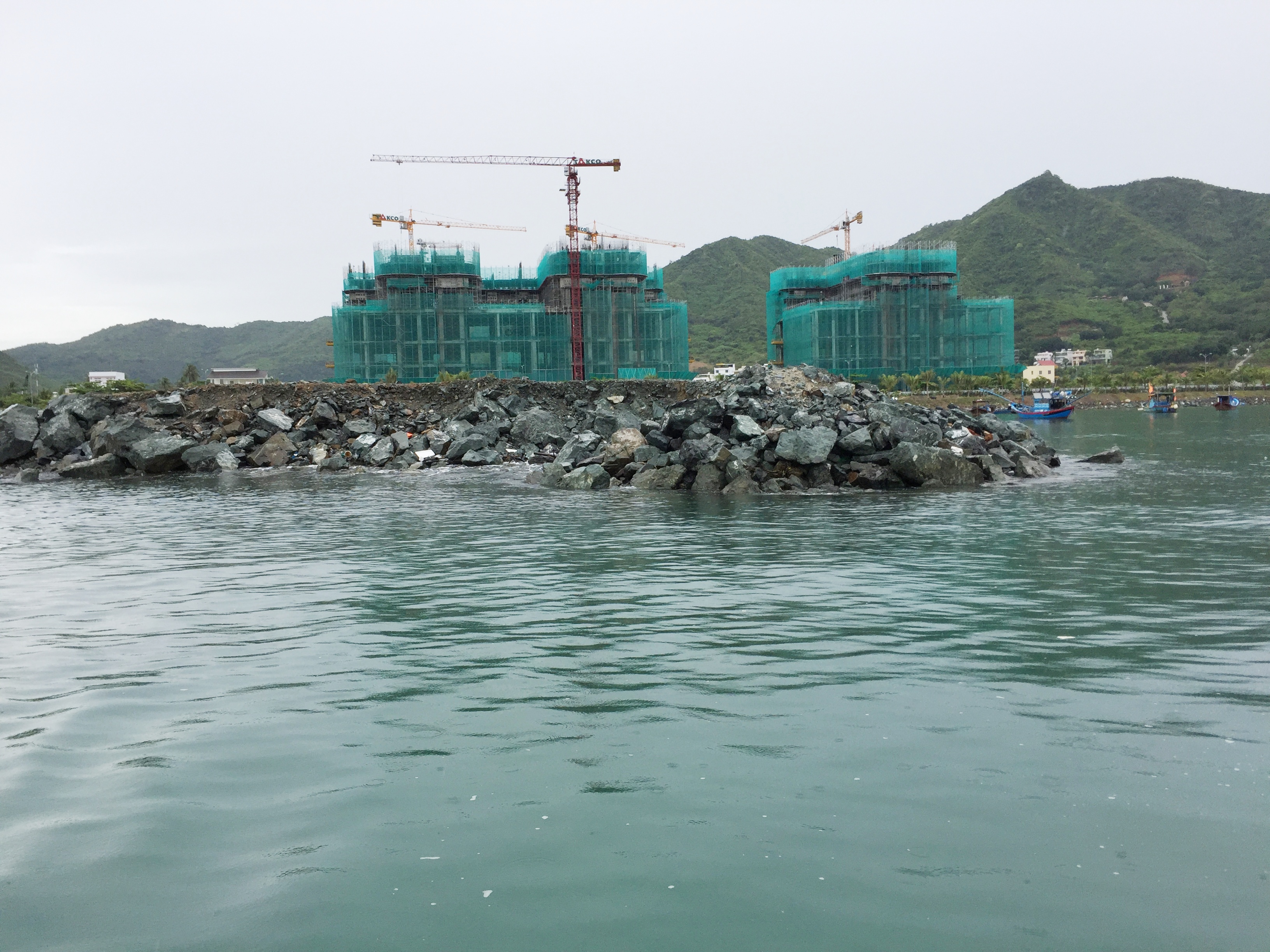 Cận cảnh hàng loạt dự án lấn biển xâu xé vịnh Nha Trang - Ảnh 16.