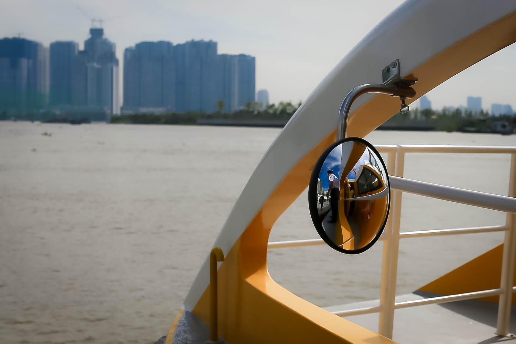 Ngắm t&agrave;u bu&yacute;t đường s&ocirc;ng đầu ti&ecirc;n tại TP HCM - Ảnh 3.