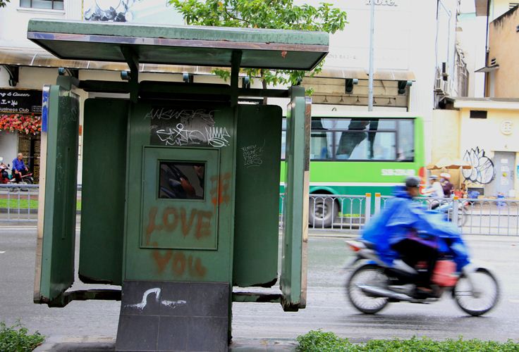 Toàn cảnh hoang phế của trạm thông tin xe buýt, du lịch