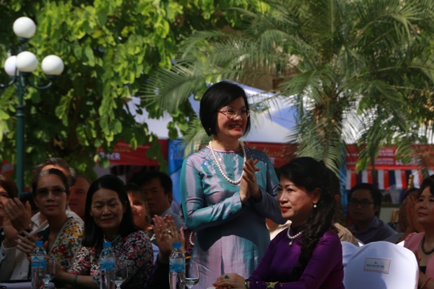 Cận cảnh Phu nh&acirc;n Thủ tướng dự Lễ hội v&agrave;ng ASEAN - Ảnh 2.