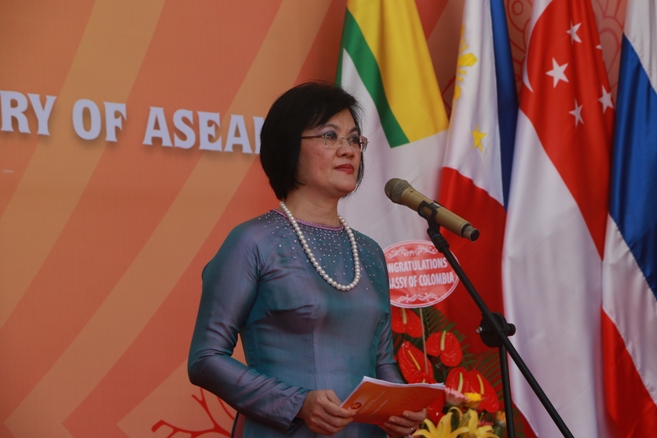 Cận cảnh Phu nh&acirc;n Thủ tướng dự Lễ hội v&agrave;ng ASEAN - Ảnh 3.