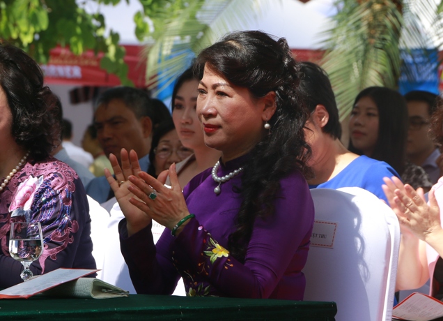 Cận cảnh Phu nh&acirc;n Thủ tướng dự Lễ hội v&agrave;ng ASEAN - Ảnh 1.