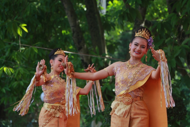 Cận cảnh Phu nh&acirc;n Thủ tướng dự Lễ hội v&agrave;ng ASEAN - Ảnh 5.