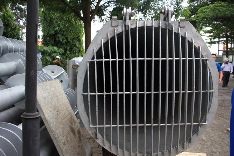 Cận cảnh siêu máy bơm chống ngập ở TP HCM - Ảnh 4.