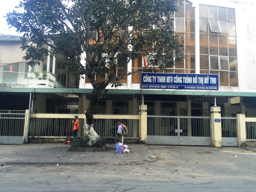 Cách chức sai người tố cáo, phải bồi thường