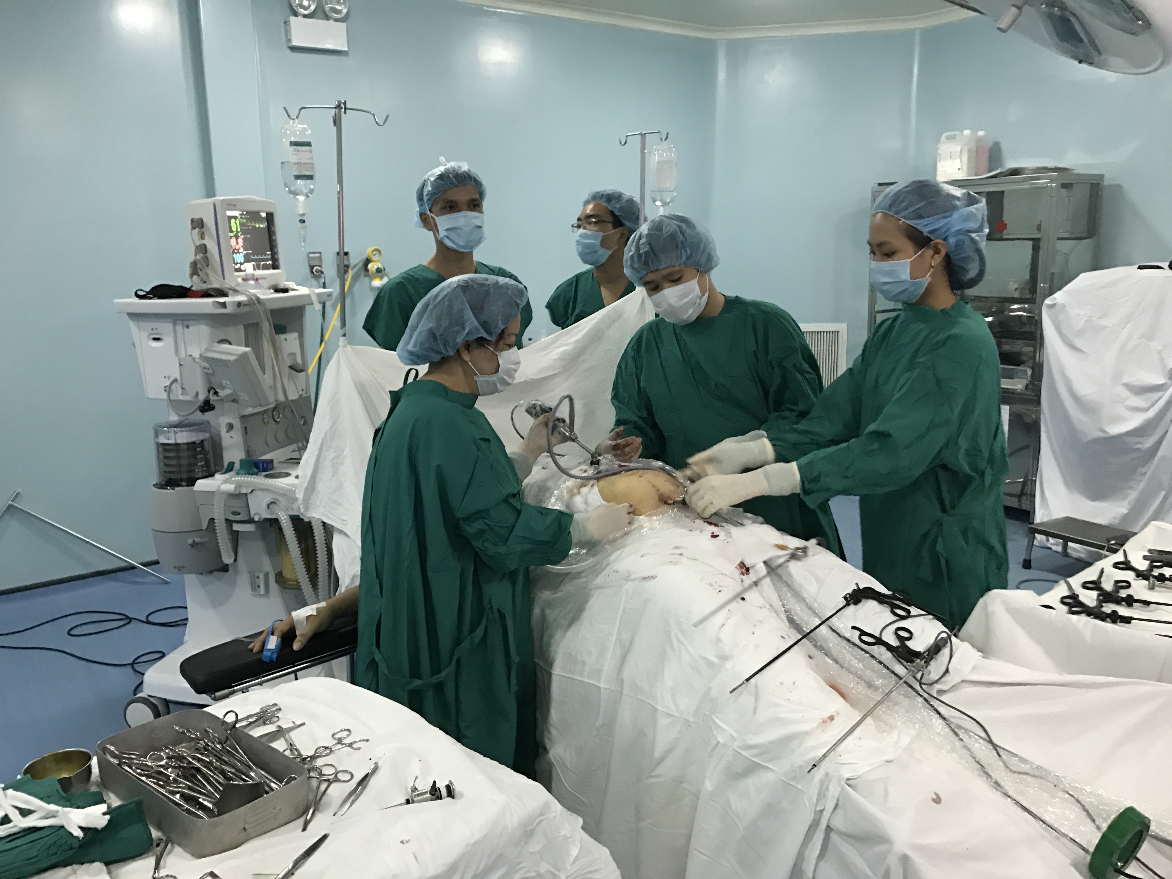 Bệnh viện tuyến huyện phẫu thuật cứu bệnh nhân vỡ thai ngoài tử cung