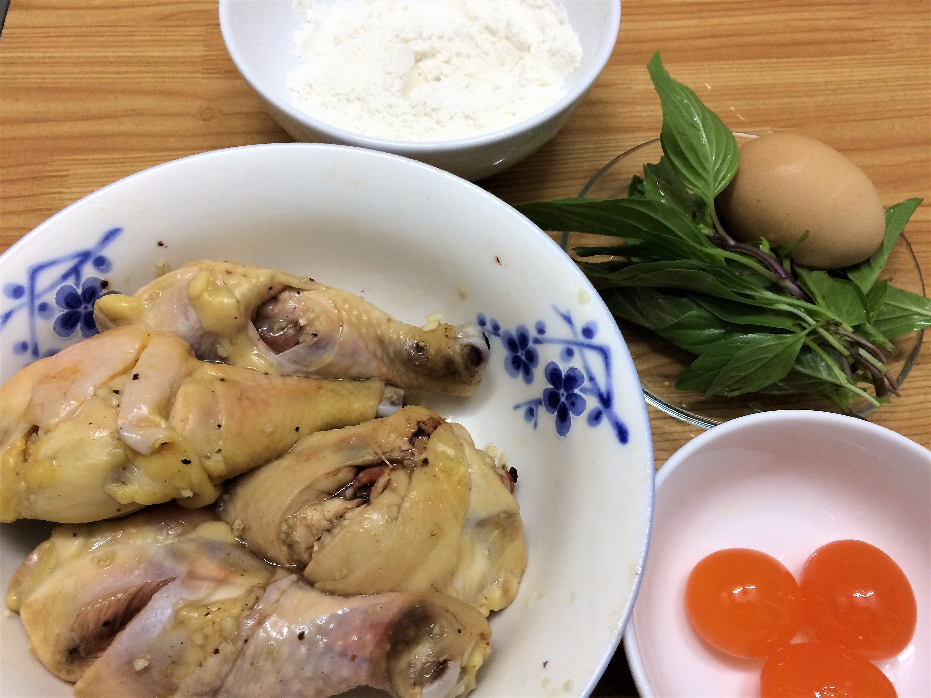 Nguyên liệu cho món đùi gà sốt trứng muối