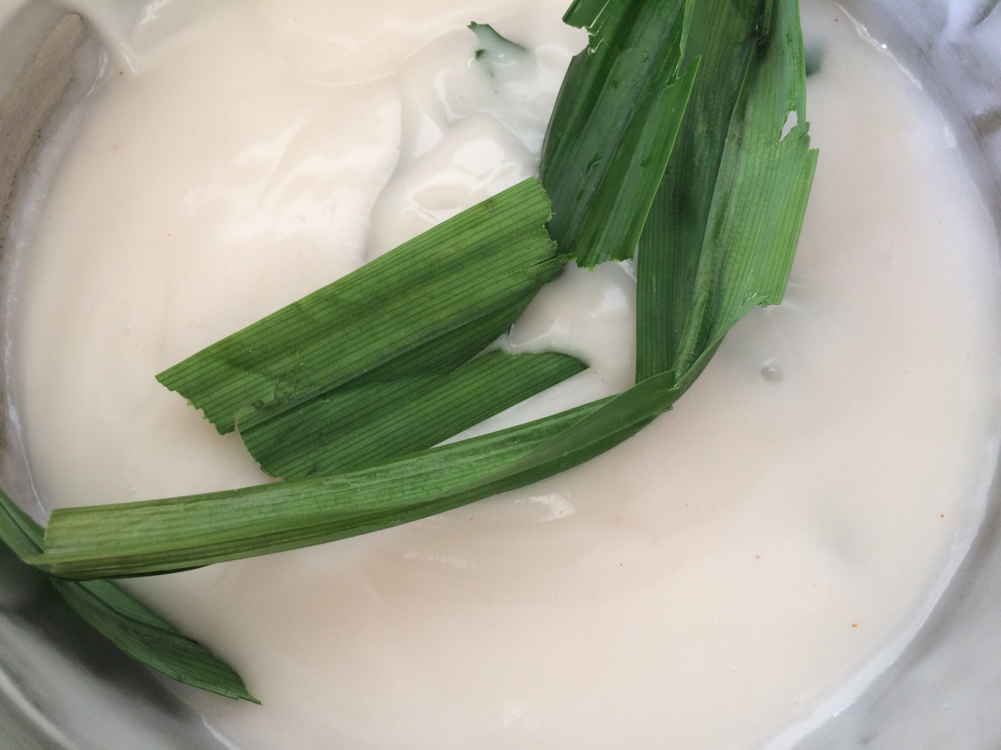 Ch&egrave; đậu trắng nấu bằng nồi cơm điện đơn giản m&agrave; ngon - Ảnh 7.