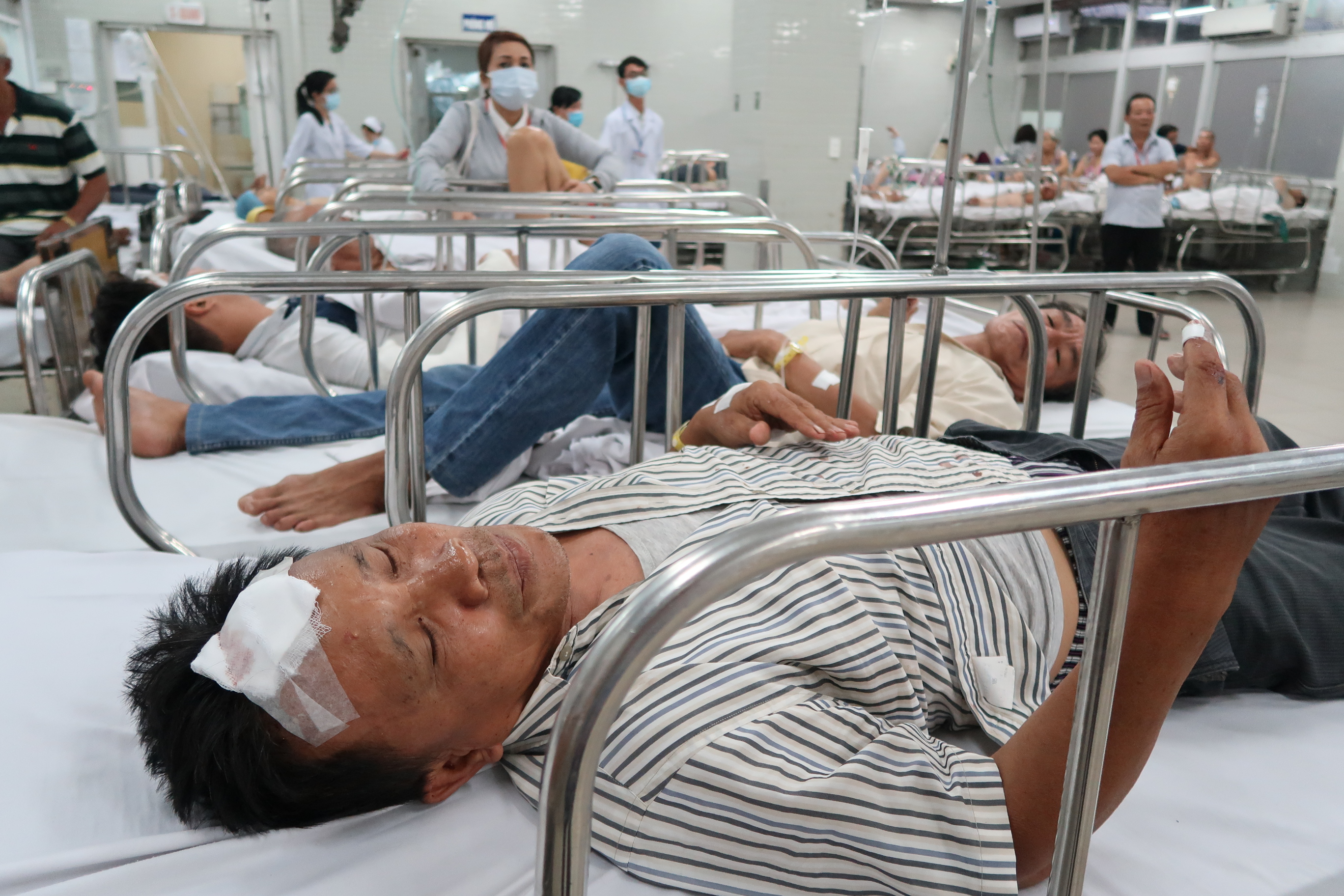 Xe kh&aacute;ch Ninh Thuận gặp nạn ở Đồng Nai - Ảnh 1.