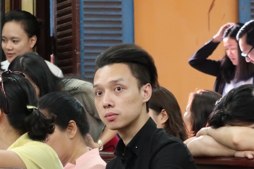 Vụ hoa hậu Phương Nga: Cán bộ trại giam đưa thư thông cung - Ảnh 1.