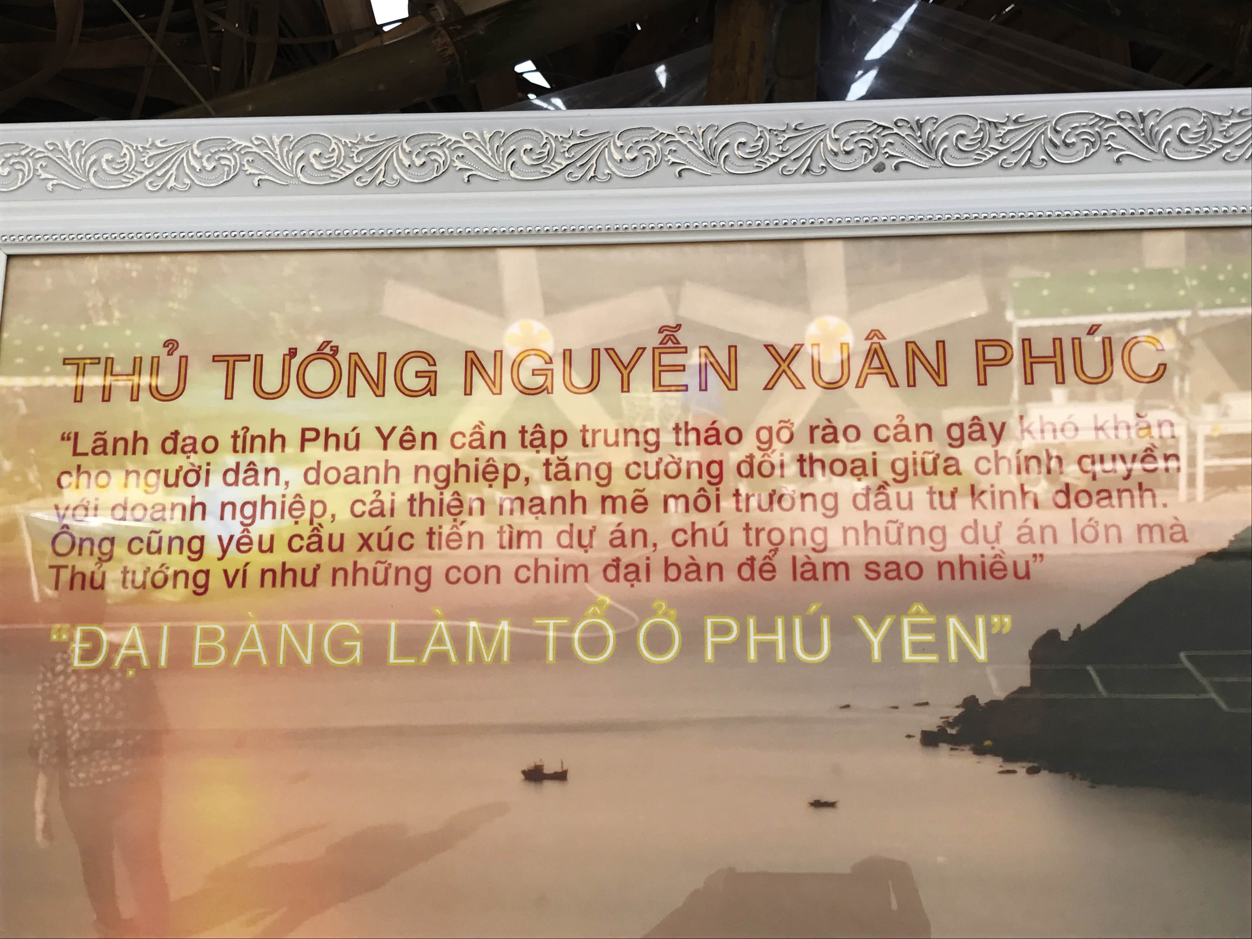 Khu vực giới thiệu hình ảnh đẹp Phú Yên có một số chú thích sai chính tả, như đại bàn