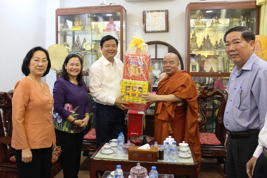 Lãnh đạo TP thăm các chức sắc tôn giáo
