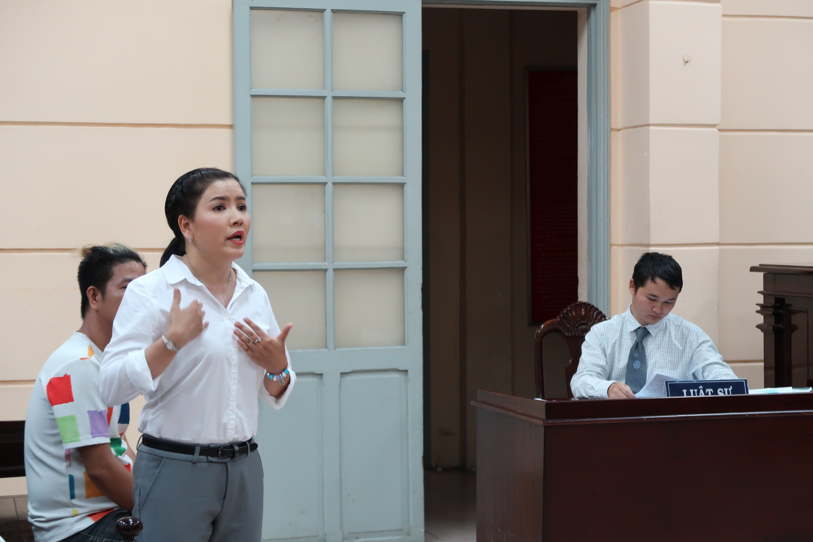 Tại sao Ngọc Trinh kiện Nhà hát Kịch TP HCM? - Ảnh 2.