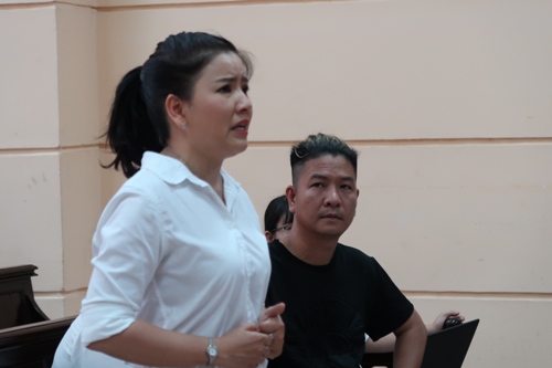 Diễn vi&ecirc;n Ngọc Trinh kh&oacute;c nức nở trước t&ograve;a - Ảnh 1.