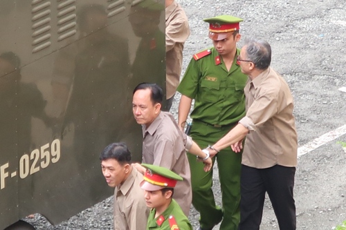3 đại gia v&agrave; tập đo&agrave;n hải quan biến chất l&atilde;nh &aacute;n - Ảnh 2.