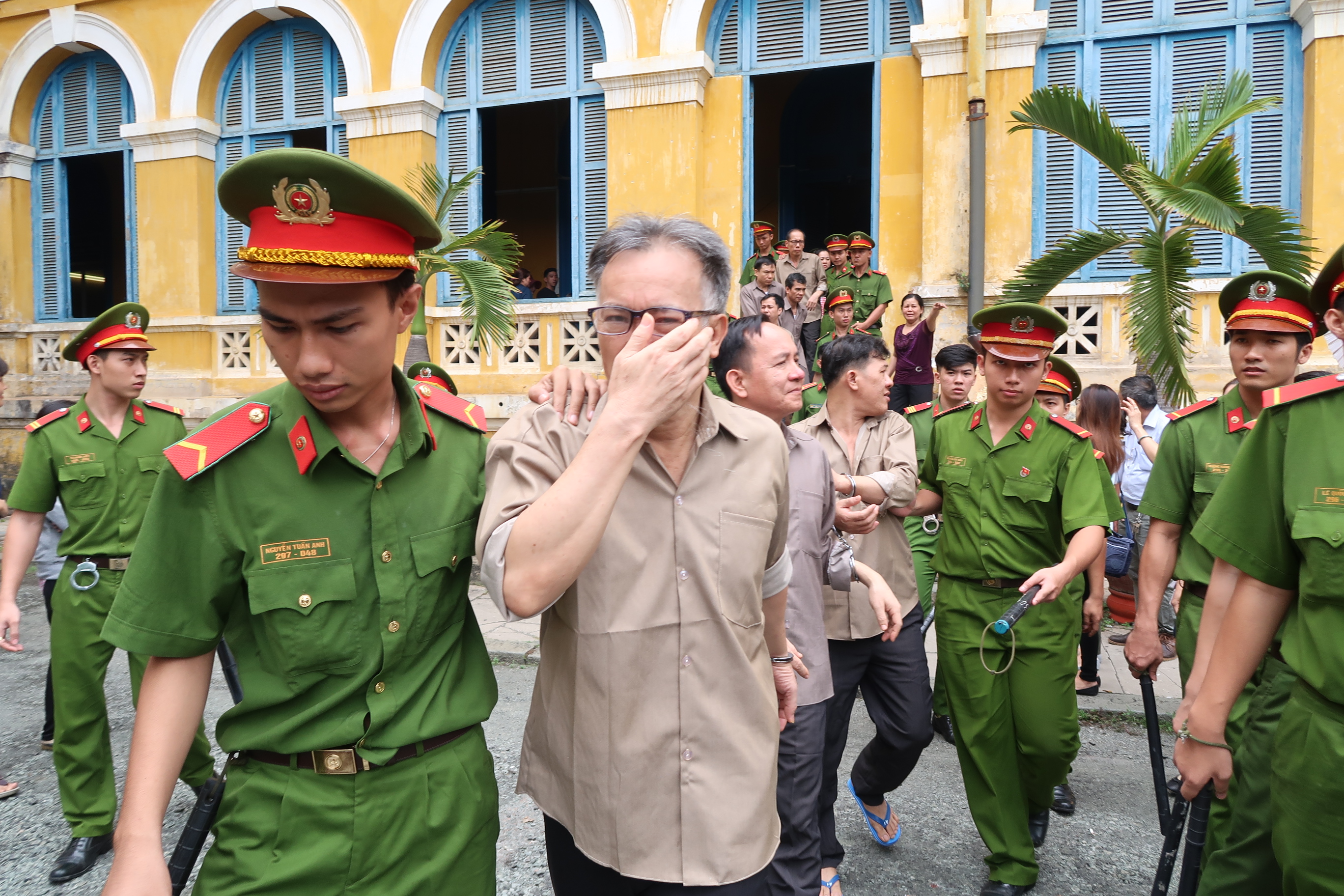 3 đại gia và nhóm hải quan biến chất lãnh án