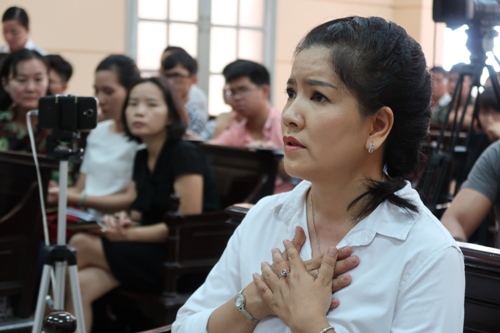Diễn viên Ngọc Trinh "nín thở" nghe VKS đề nghị