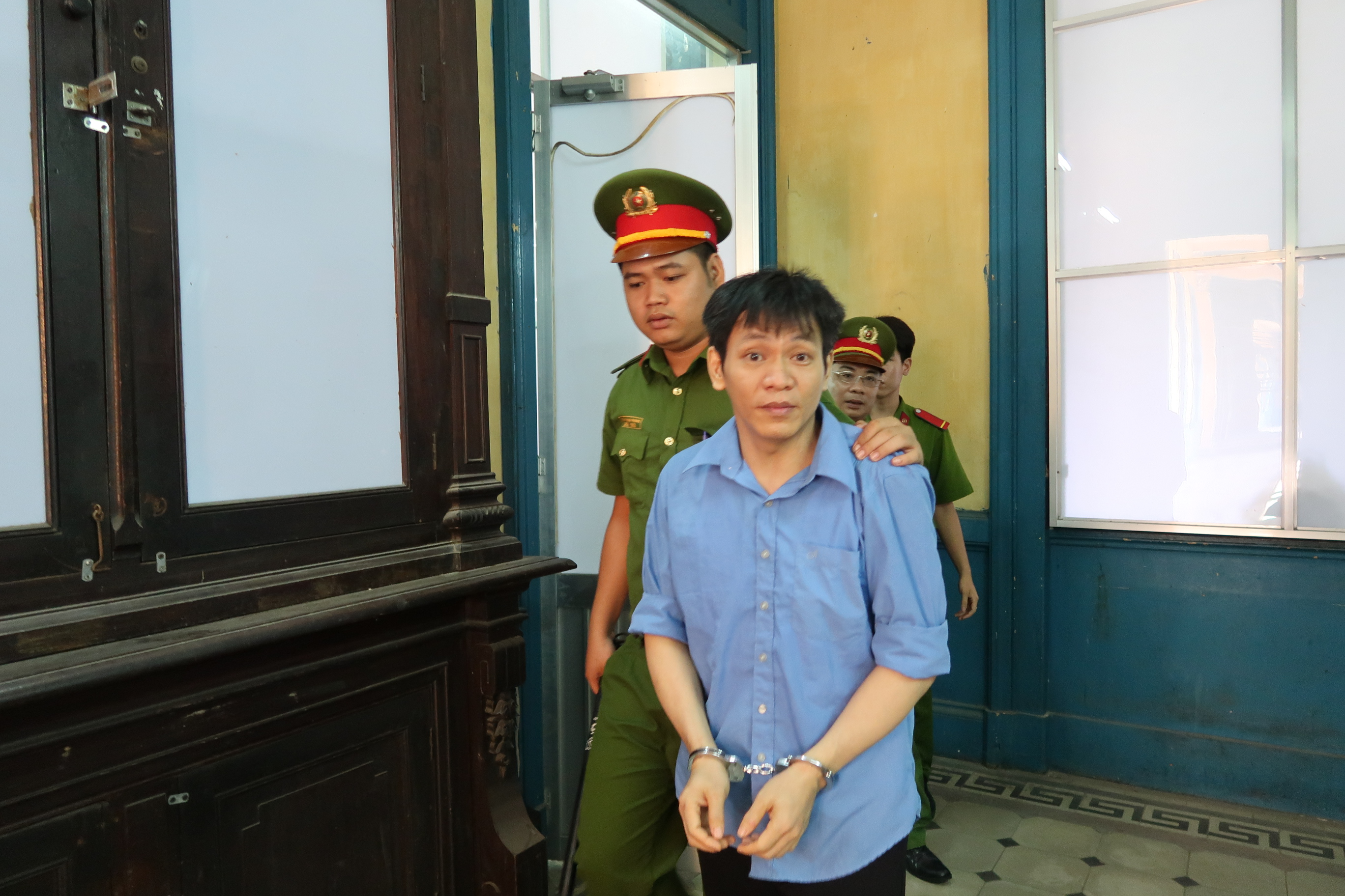 Thu&ecirc; kh&aacute;ch sạn hạng sang l&agrave;m đại bản doanh mua b&aacute;n ma t&uacute;y - Ảnh 1.