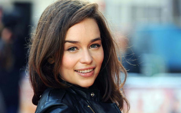 Emilia Clarke xinh đẹp và cuốn hút