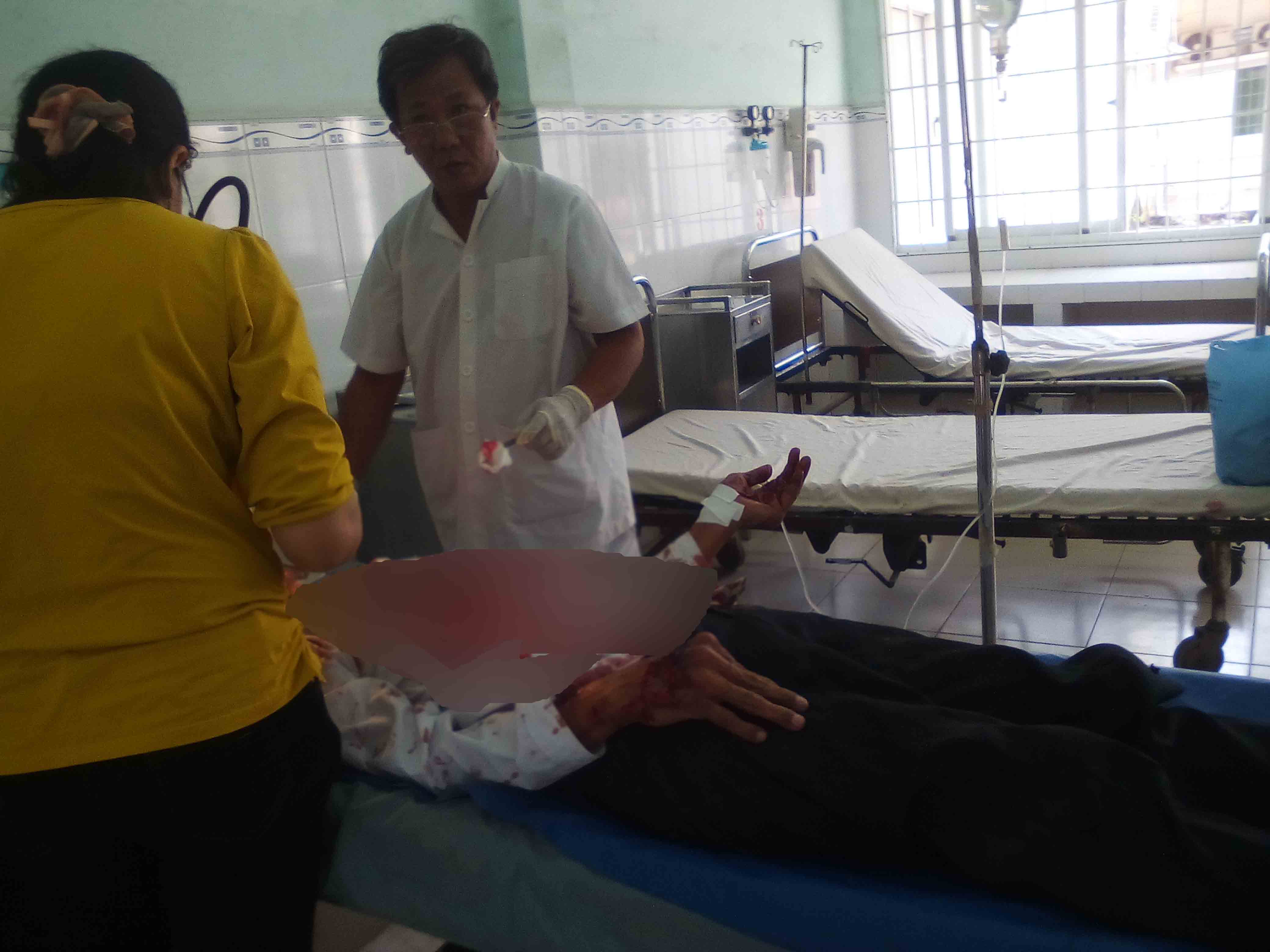 Ông S. bị thương rất nặng. Ảnh: CÔNG MẪN