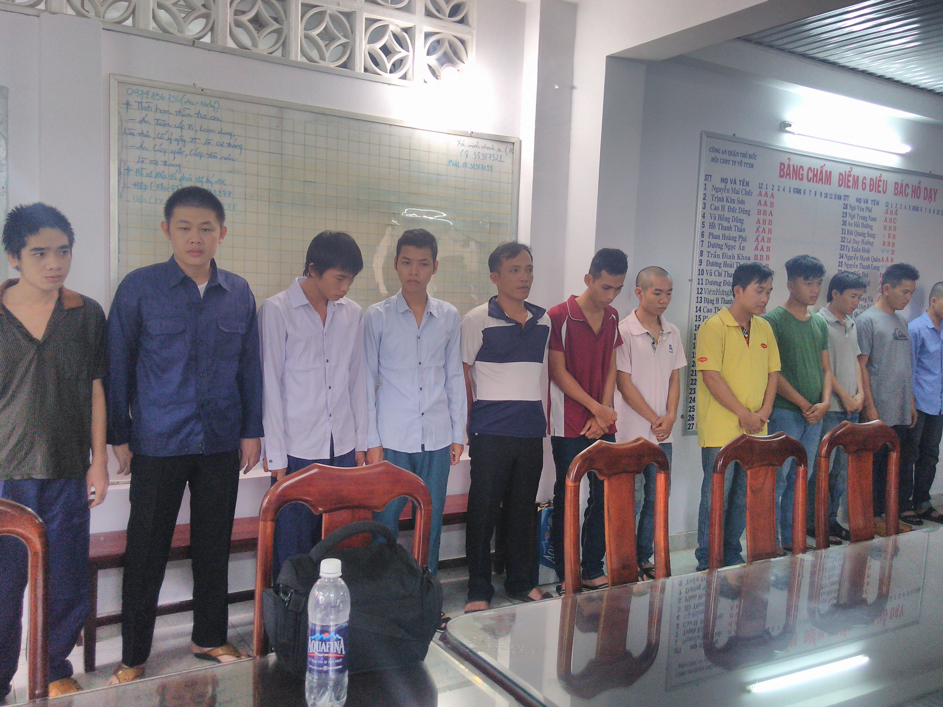 Các đối tượng tại trụ sở công an