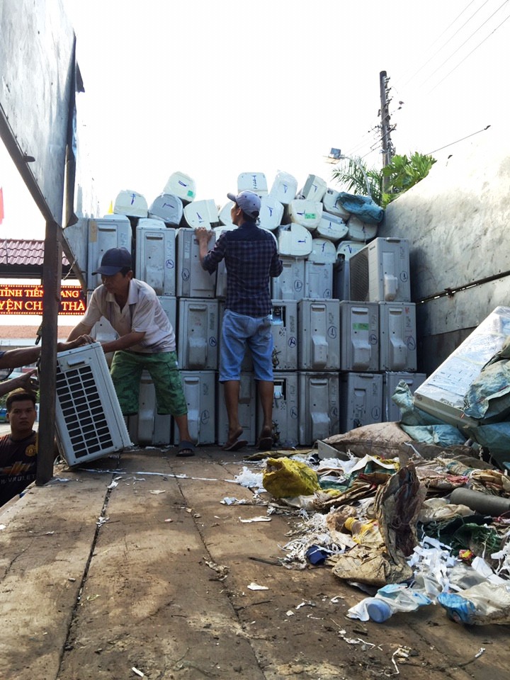 B&iacute; mật trong xe tải tr&ecirc;n đường dẫn v&agrave;o cao tốc Trung Lương - Ảnh 2.