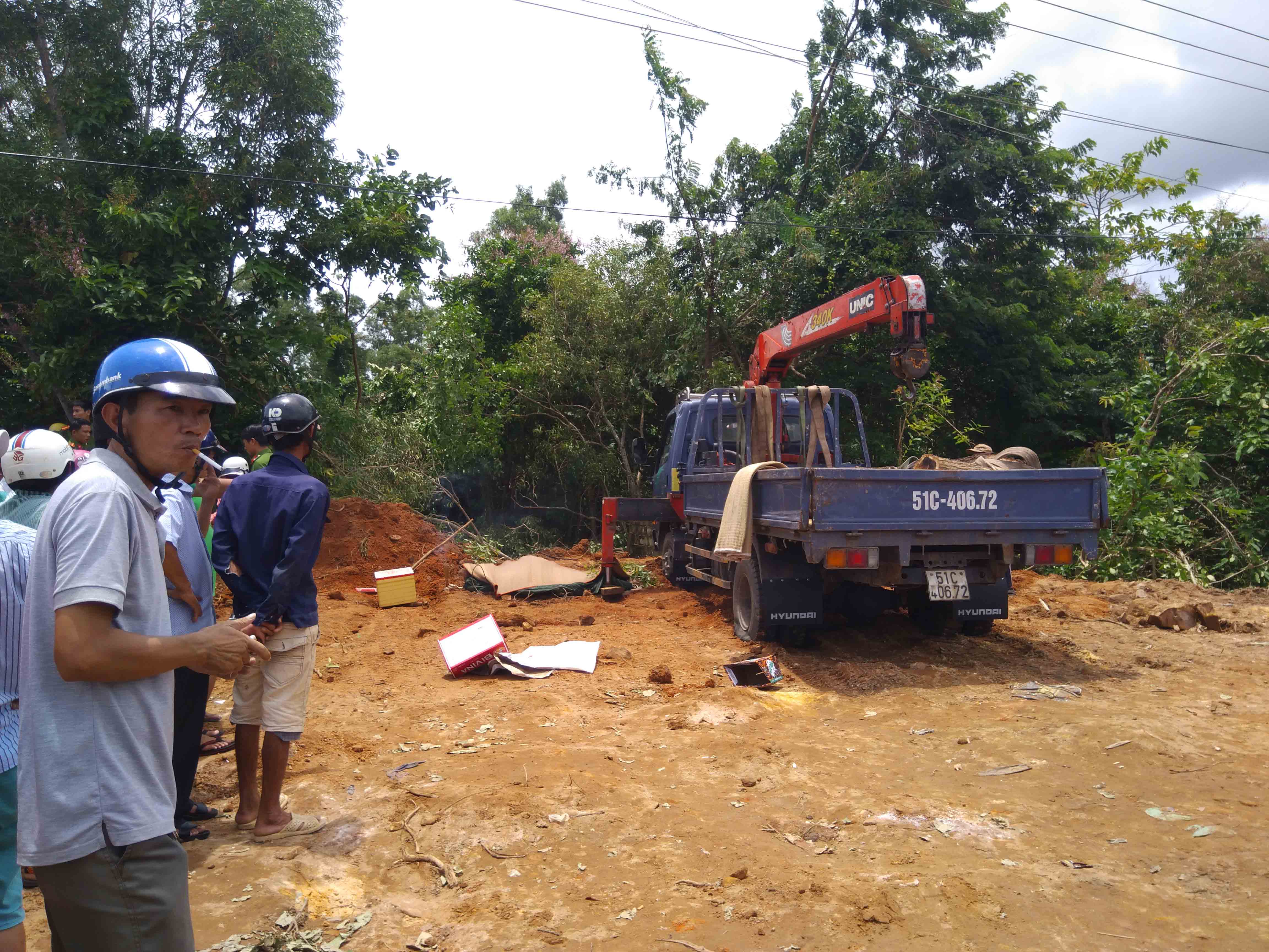 Đang cẩu gỗ, thanh niên ở Phú Quốc bị điện giật chết