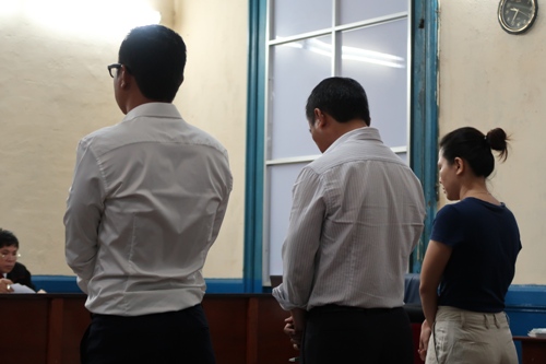 Sếp chứng kho&aacute;n liều mạng b&aacute;n khống cổ phiếu - Ảnh 1.