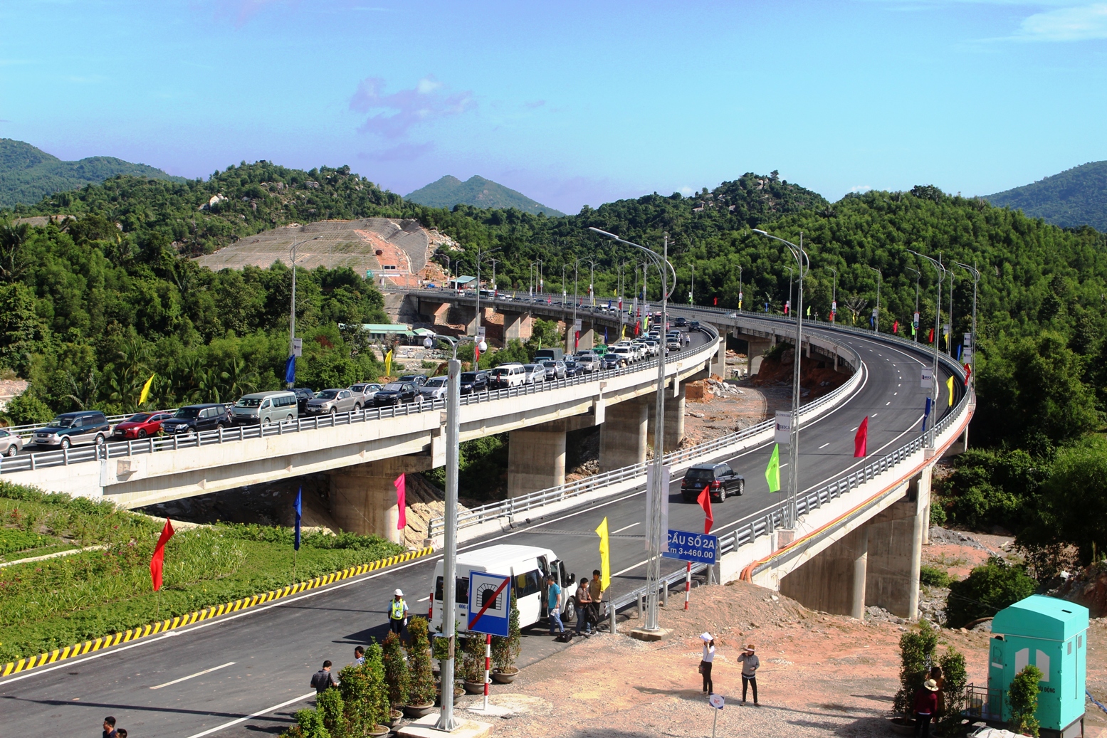 Có hầm đèo Cả, cánh cửa du lịch miền Trung mở toang