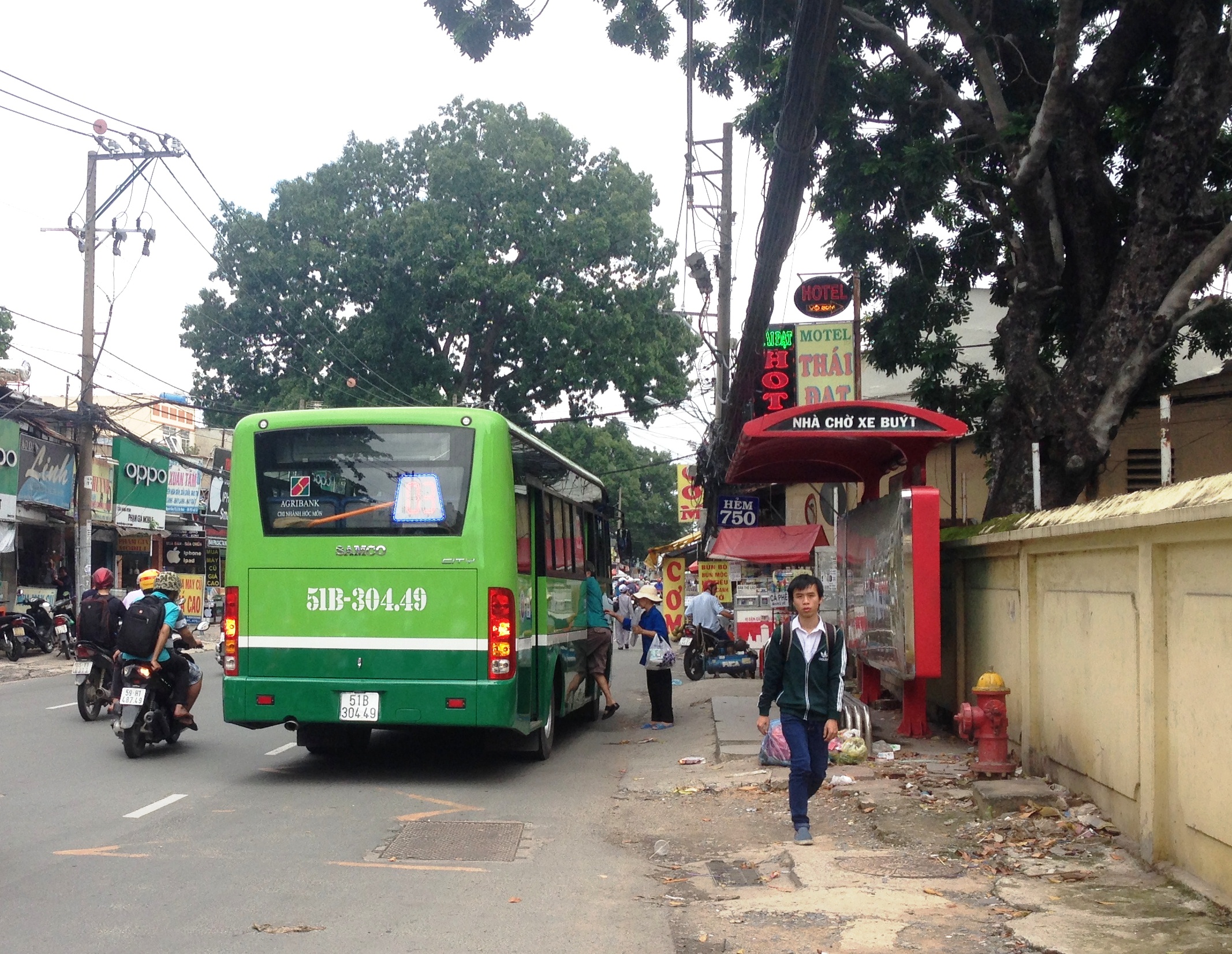 Người Sài Gòn đến trạm xe buýt được xài xe đạp công cộng
