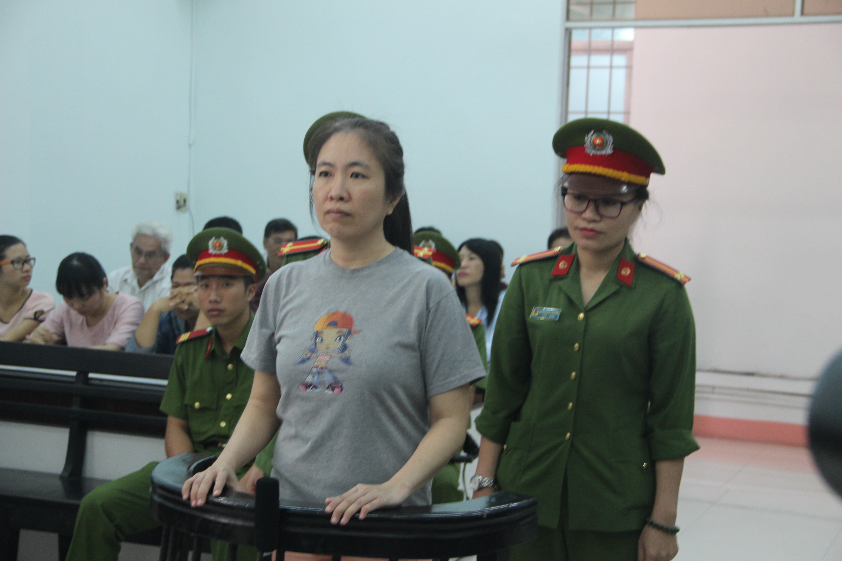 Nguyễn Ngọc Như Quỳnh l&atilde;nh 10 năm t&ugrave; v&igrave; tuy&ecirc;n truyền chống ph&aacute; Nh&agrave; nước - Ảnh 1.