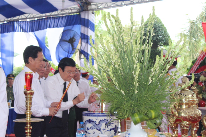 Các ông Trương Tấn Sang, Nguyễn Tấn Dũng dự lễ truy điệu liệt sĩ - Ảnh 2.