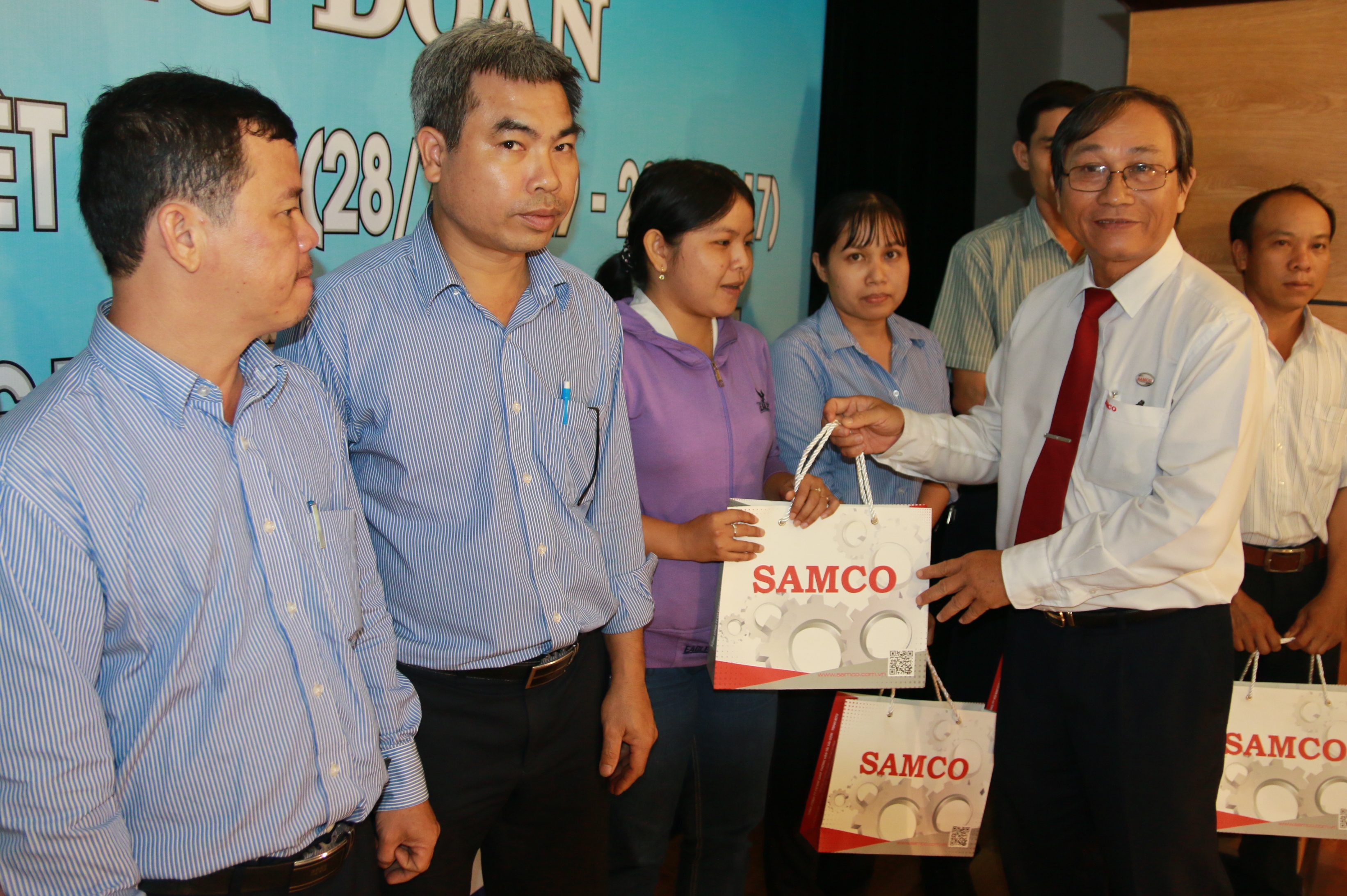 Nhiều hoạt động mừng ngày thành lập Công đoàn - Ảnh 3.