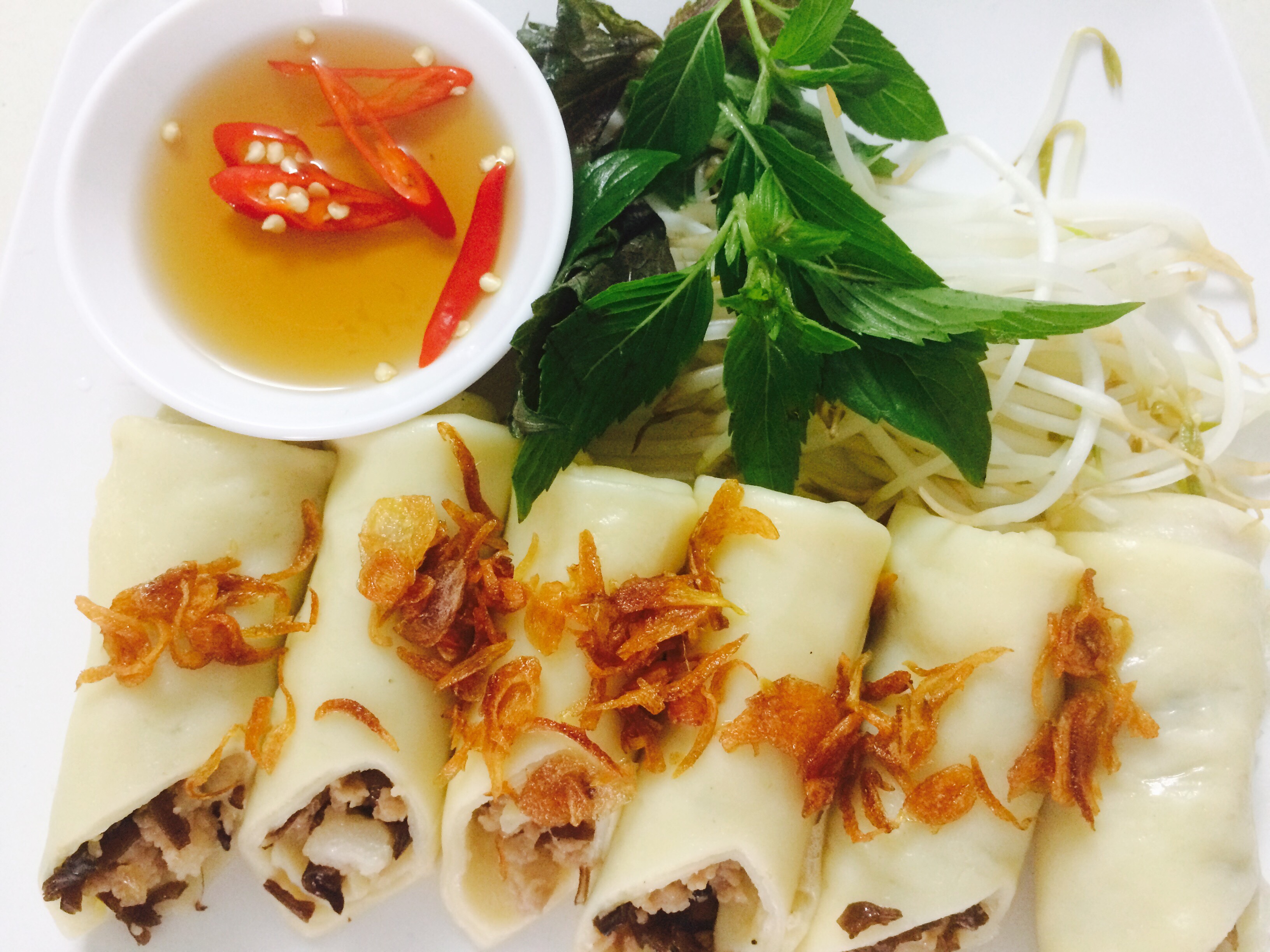 Bữa s&aacute;ng nhanh gọn với m&oacute;n b&aacute;nh cuốn trứng - Ảnh 7.