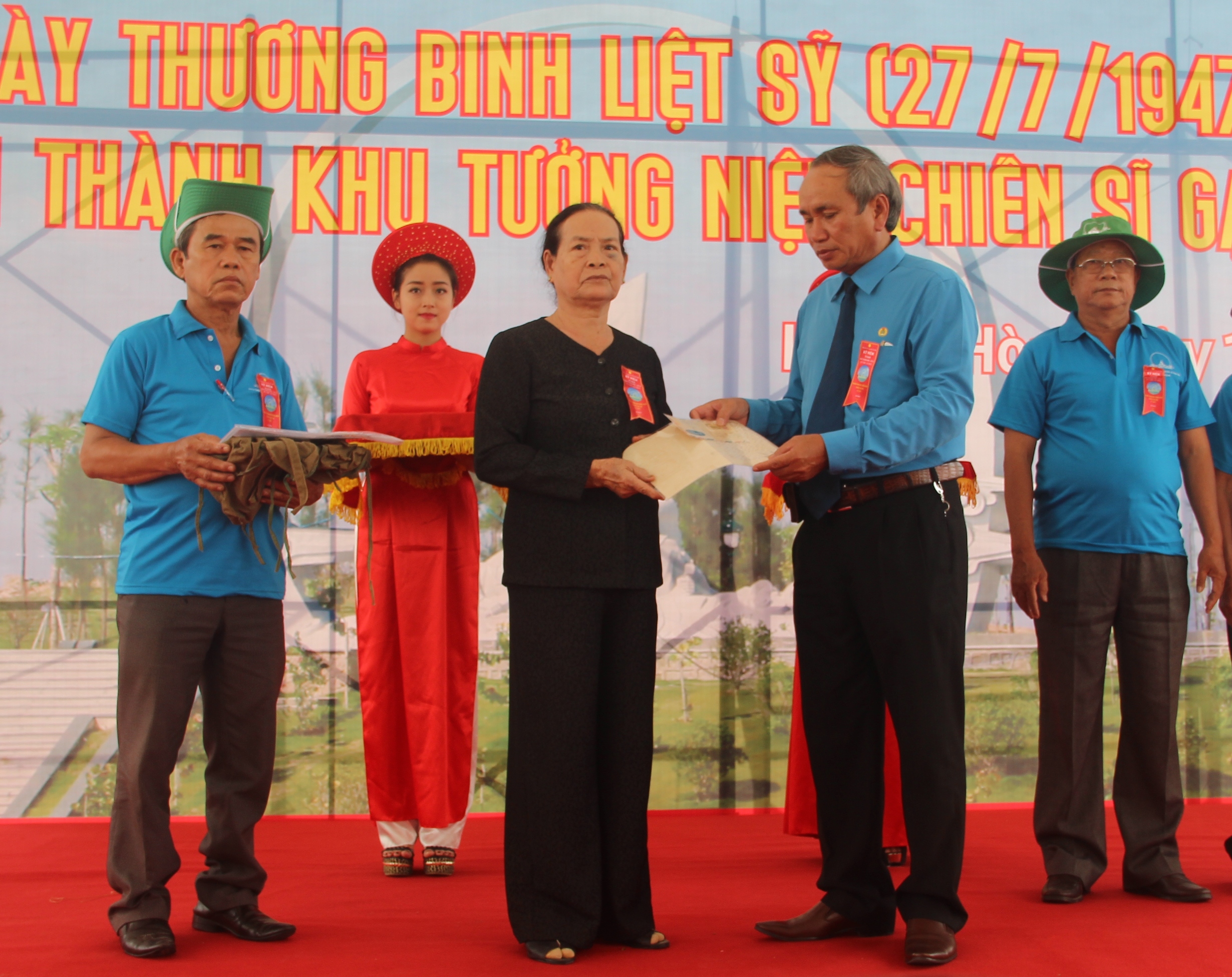 Kh&aacute;nh th&agrave;nh Khu tưởng niệm chiến sĩ Gạc Ma: Nước mắt tu&ocirc;n rơi - Ảnh 6.