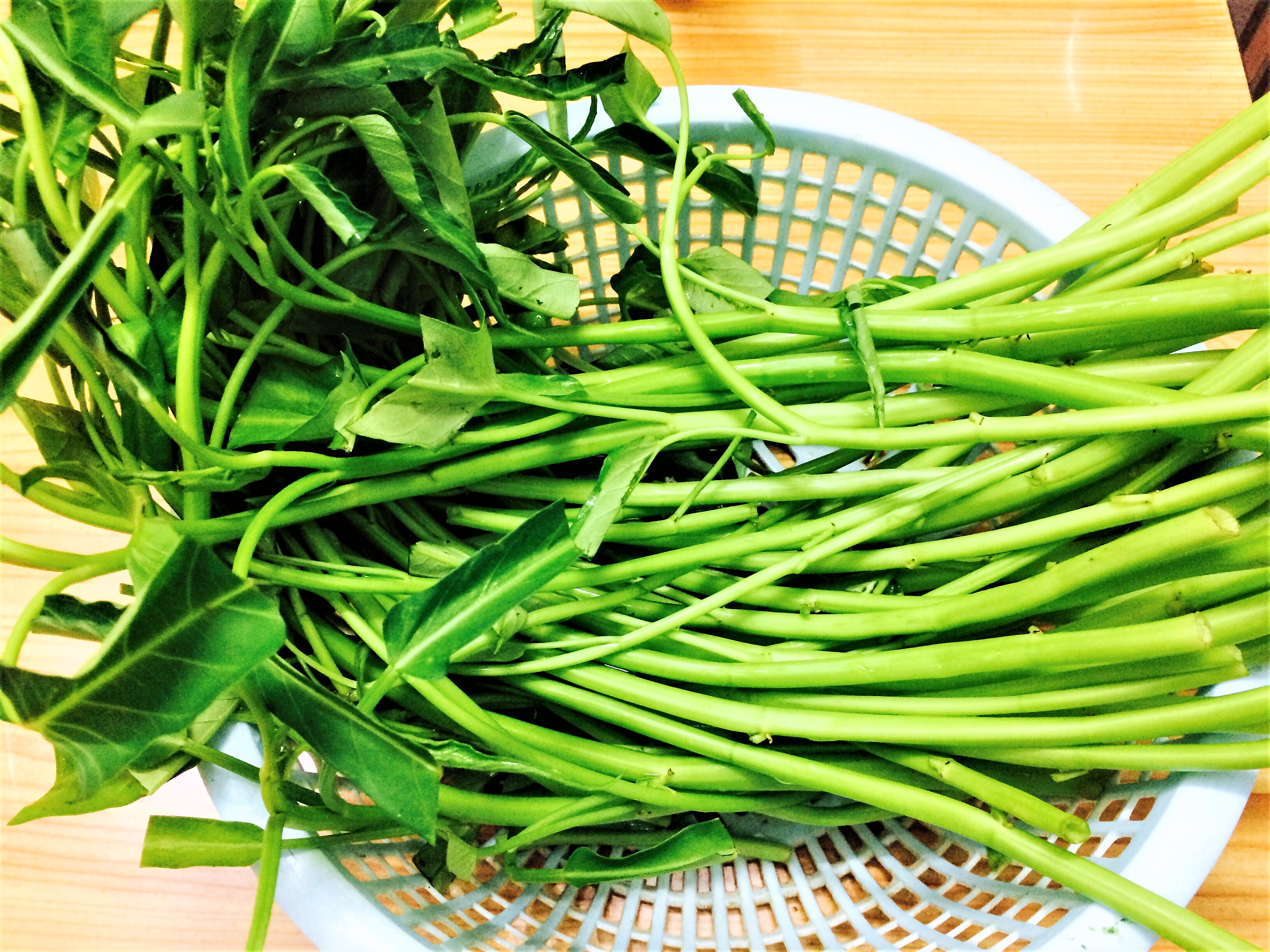 Rau muống xào chao ăn chay tuyệt vời! - Ảnh 2.